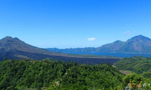 Pemandangan Gunung dan Danau Batur Kintamani