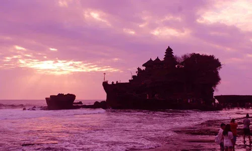 Sunset di objek wisata Tanah Lot Tabanan